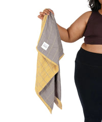 Person holding a towel with a visible dual zones label