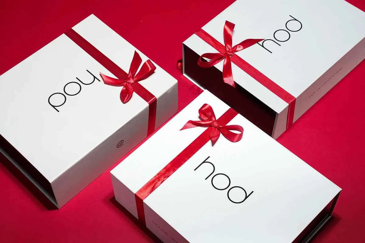 Three white boxes with red ribbons and 'hod' branding on a red background
